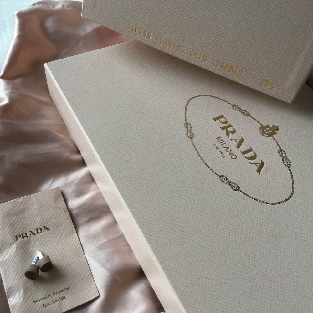 PRADA Vernice Chic Platform Pumps - Picture 9 of 10